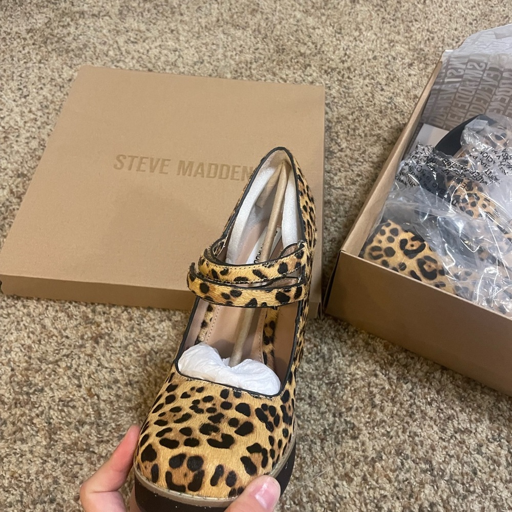 Brand new Steve Madden heels. I ordered a size too big. They are extremely cute